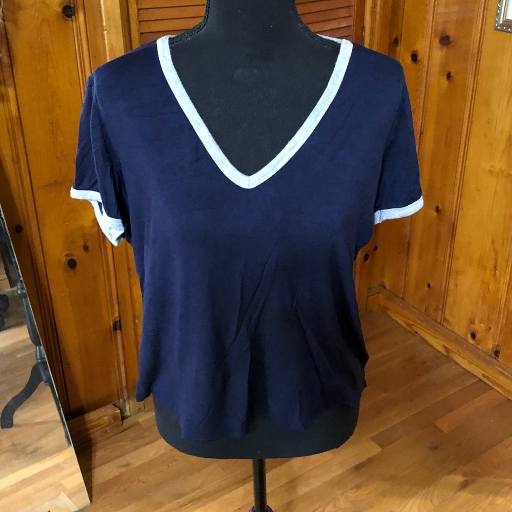 ❤️Forever 21 Vneck Tee